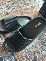 Luvly Black